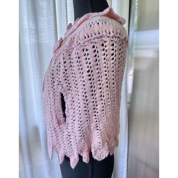 Vintage 50s bed jacket, soft pastel pink crocheted bed robe, knitted capelet - Picture 5 of 10